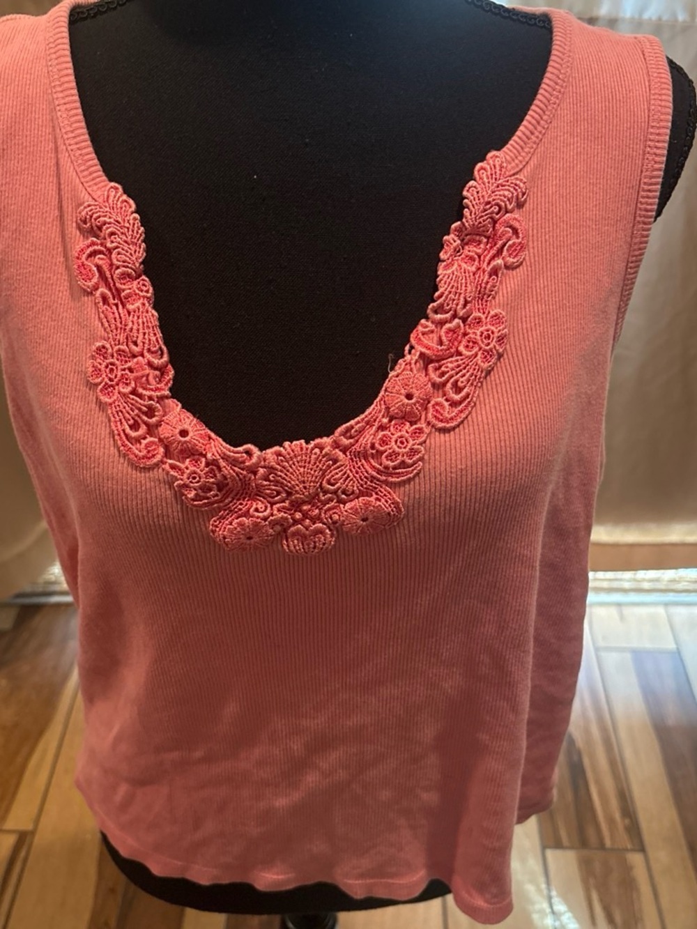 Avenue Coral Pink Embroidered Scoop Neck Tank. Size 18-20.
